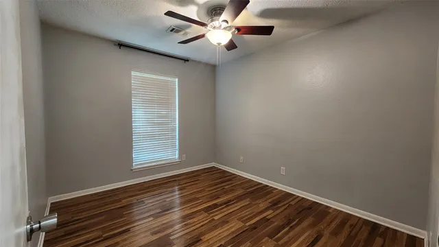 $1,750 | 223 Sycamore Drive, Highlands, TX 77562