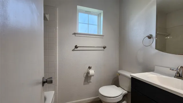 $1,750 | 223 Sycamore Drive, Highlands, TX 77562