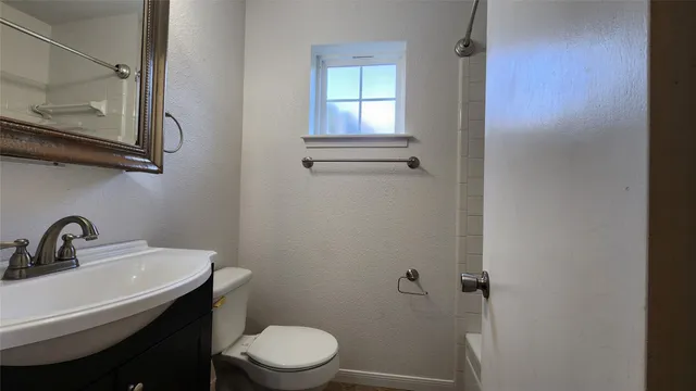 $1,750 | 223 Sycamore Drive, Highlands, TX 77562