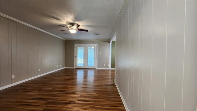 $1,750 | 223 Sycamore Drive, Highlands, TX 77562