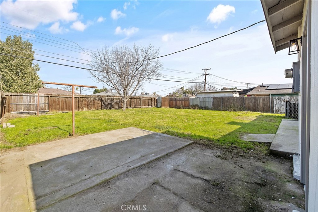 412 East Fairview Road Bakersfield, CA 93307 - Photo 27 of 28 a view of a house with a swimming pool