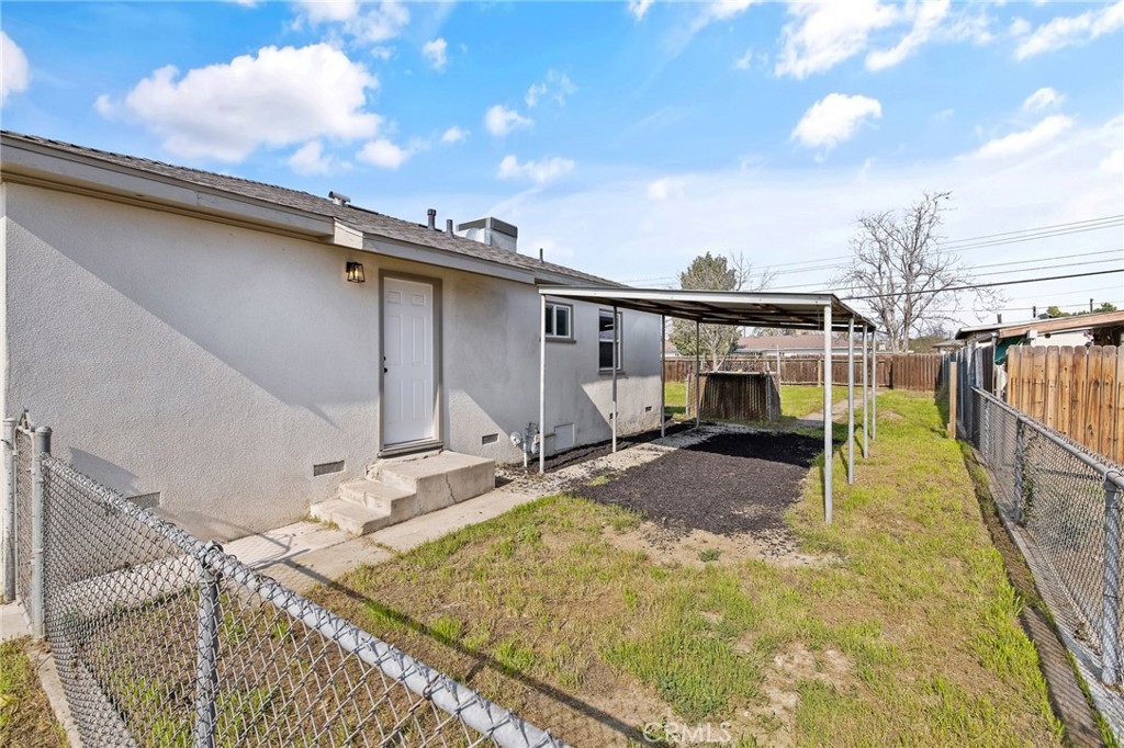 412 East Fairview Road Bakersfield, CA 93307 - Photo 4 of 28 a view of residential house with wooden deck