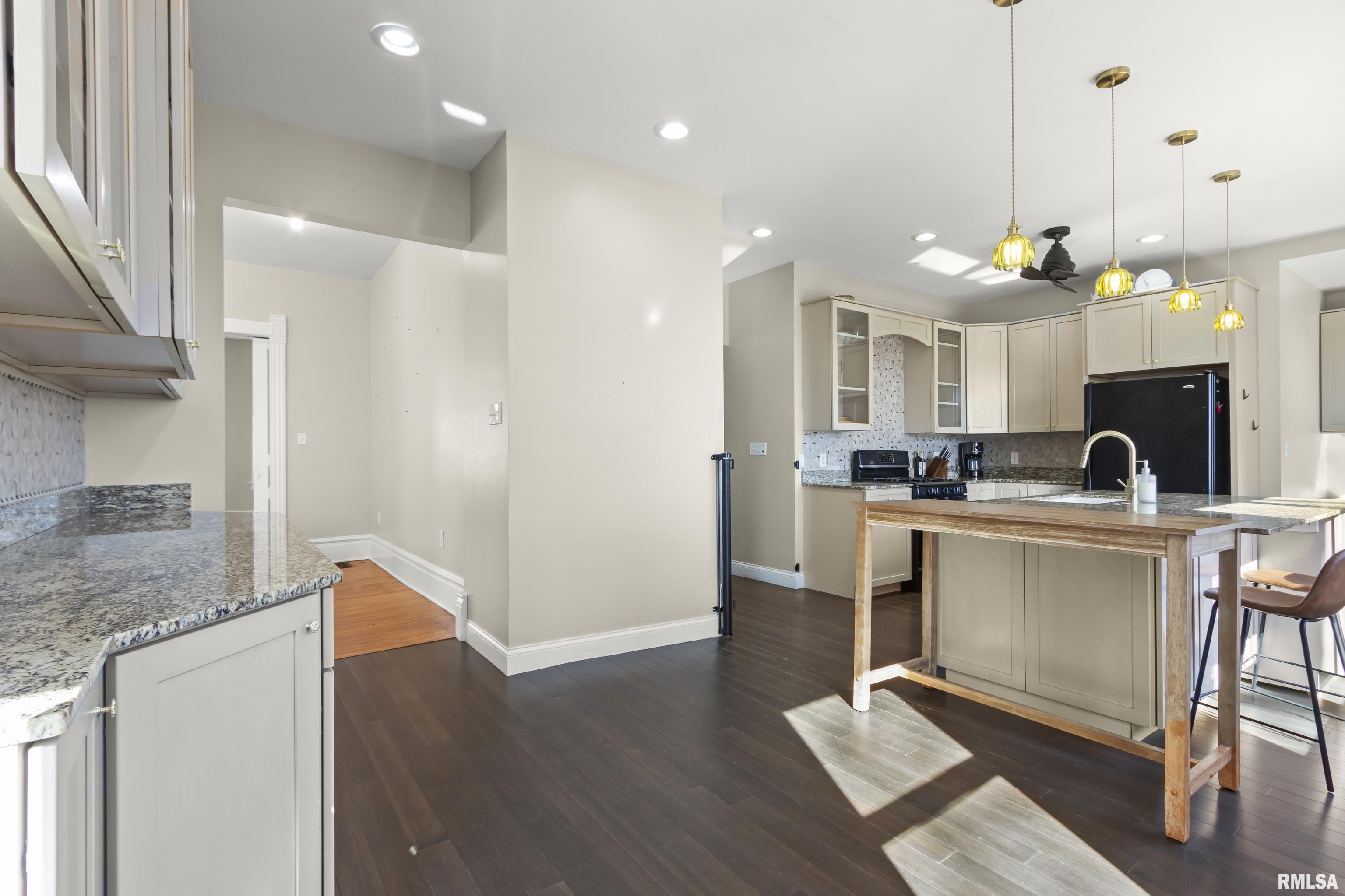 528 West High Street Peoria, IL 61606 - Photo 15 of 54