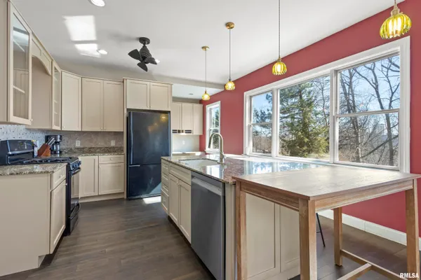 $349,900 | 528 West High Street, Peoria, IL 61606