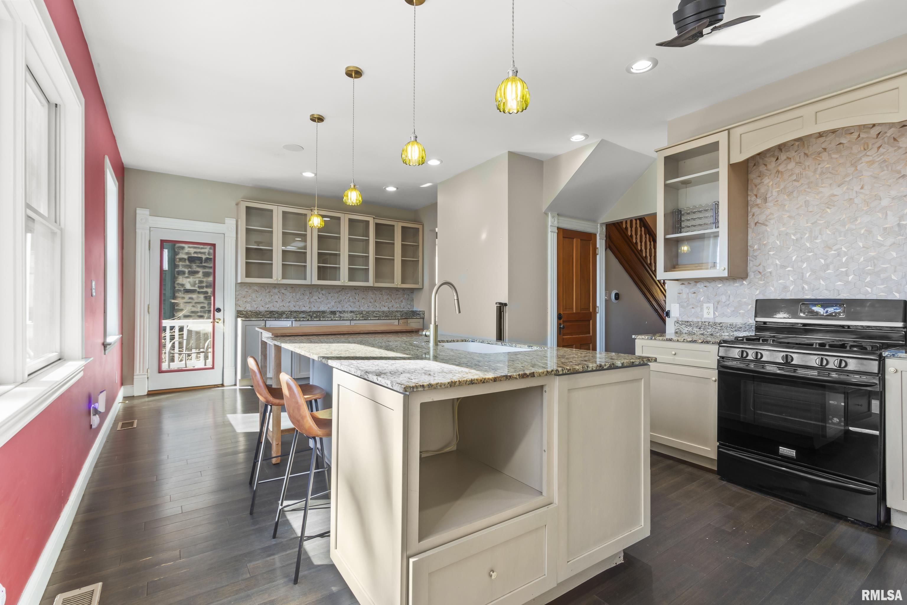 528 West High Street Peoria, IL 61606 - Photo 17 of 54