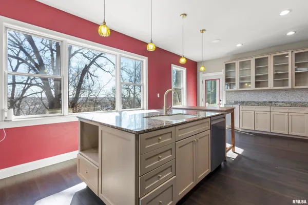 $349,900 | 528 West High Street, Peoria, IL 61606