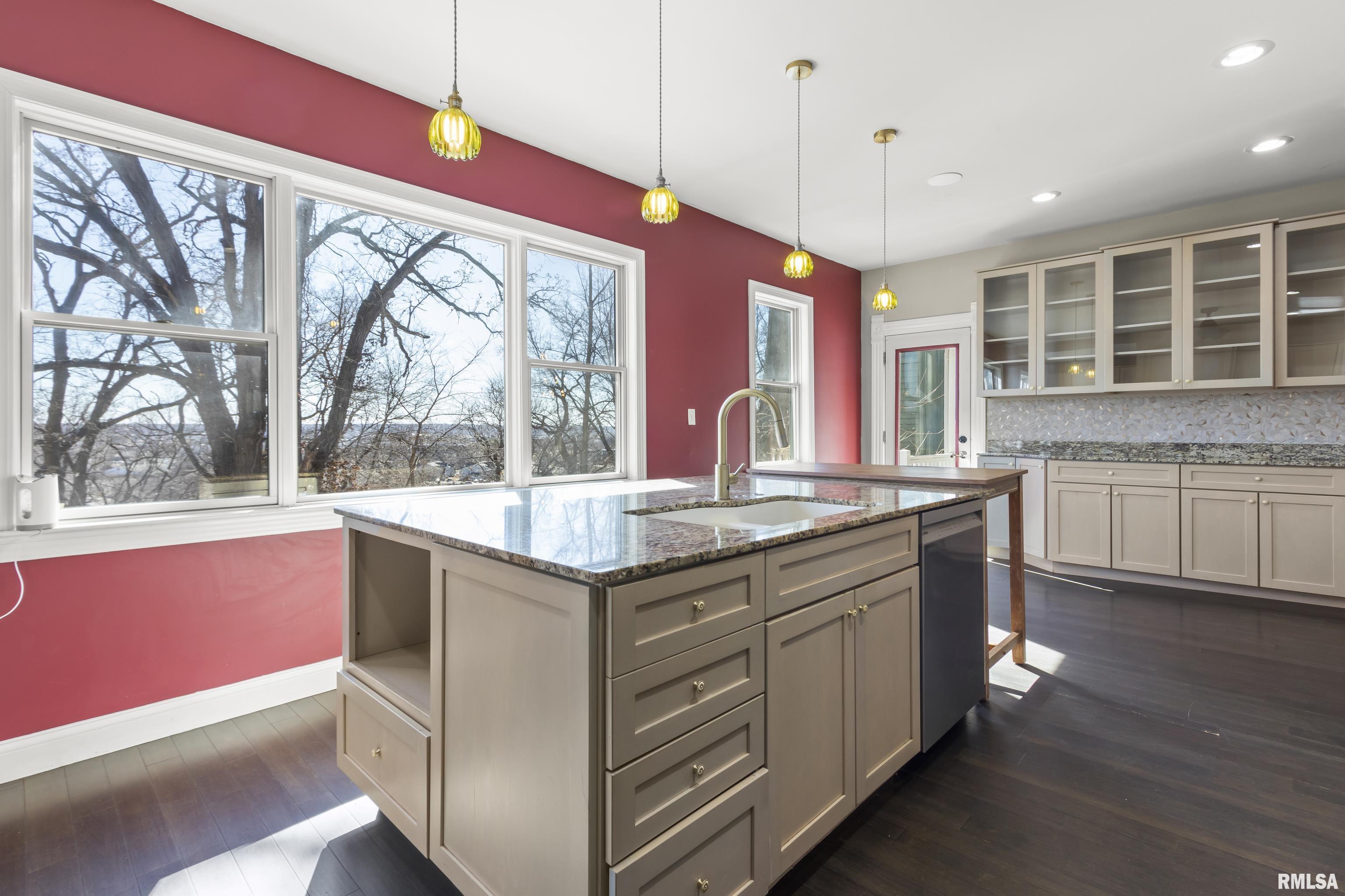 528 West High Street Peoria, IL 61606 - Photo 18 of 54