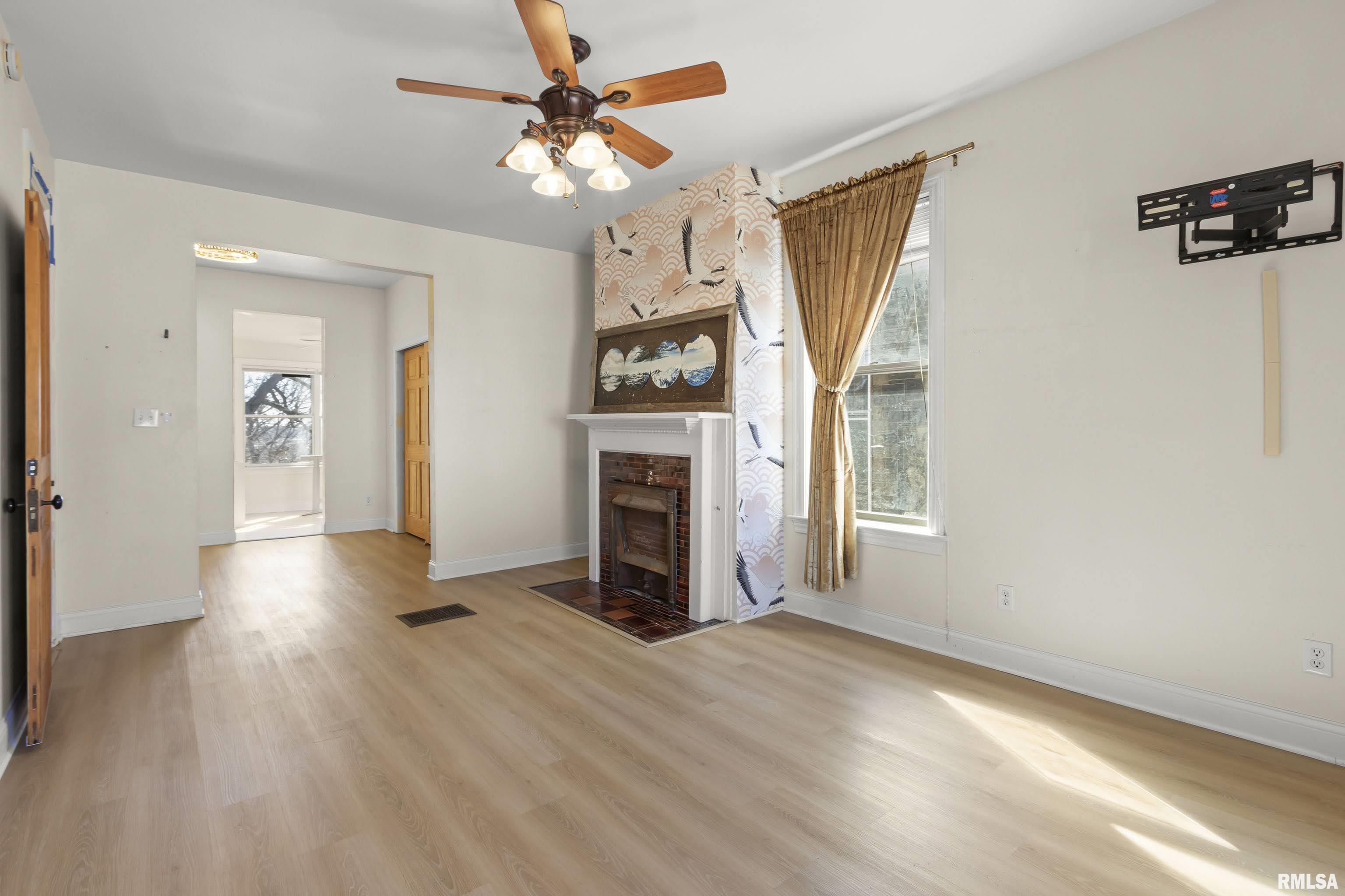 528 West High Street Peoria, IL 61606 - Photo 22 of 54