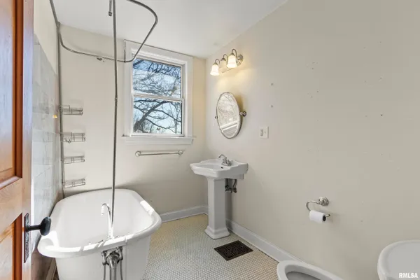 $349,900 | 528 West High Street, Peoria, IL 61606