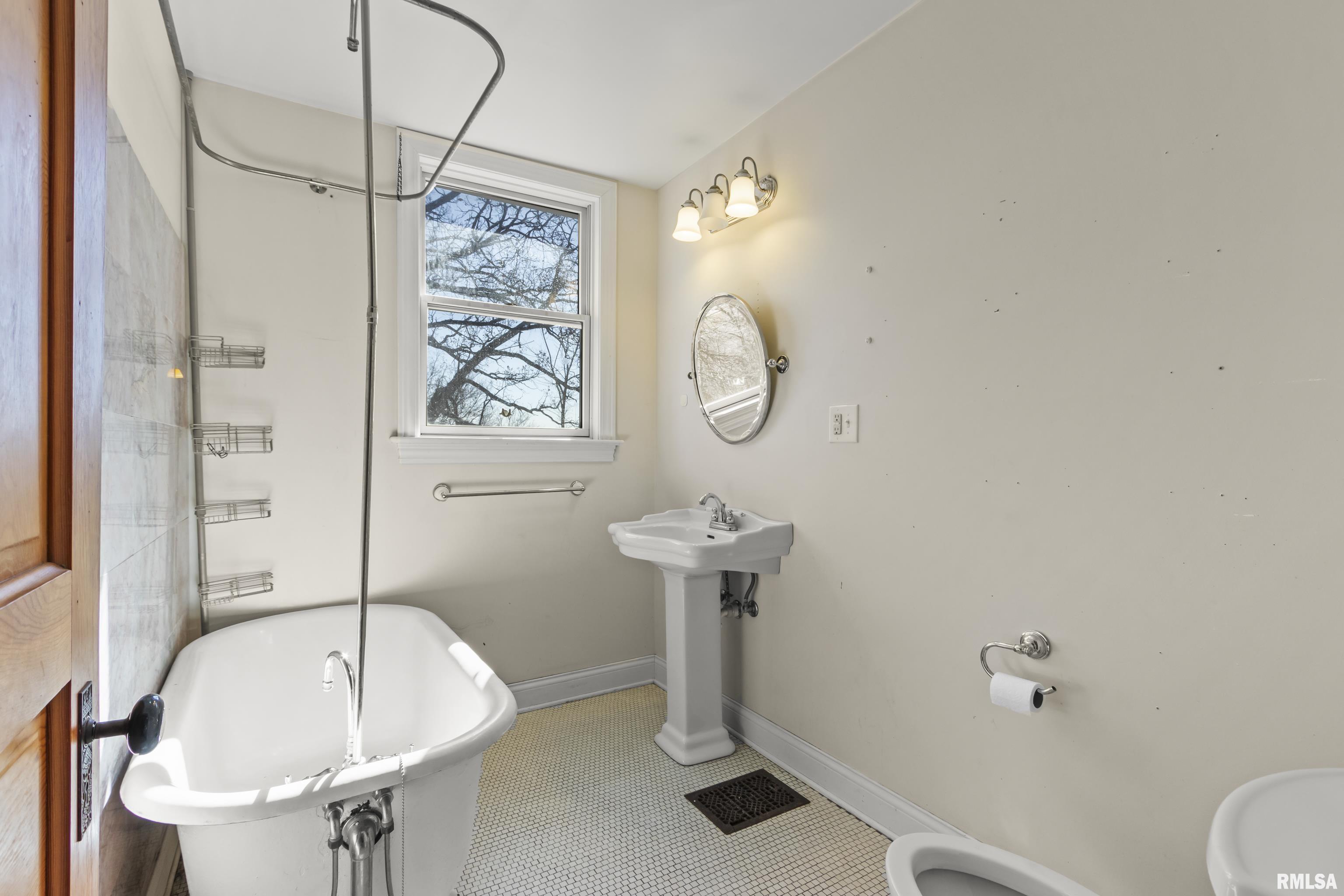 528 West High Street Peoria, IL 61606 - Photo 25 of 54