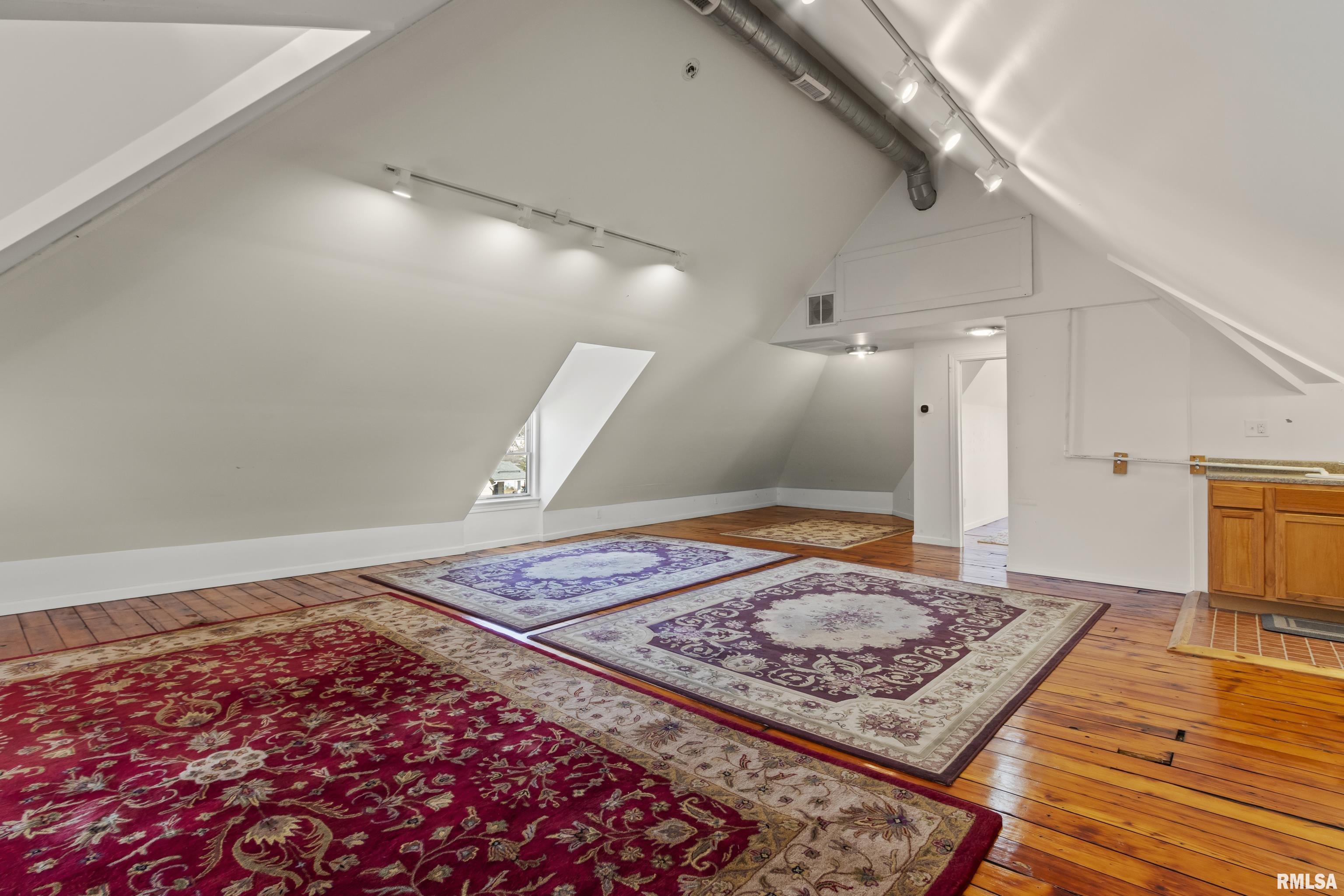 528 West High Street Peoria, IL 61606 - Photo 37 of 54