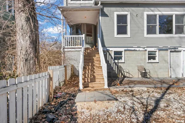 $349,900 | 528 West High Street, Peoria, IL 61606