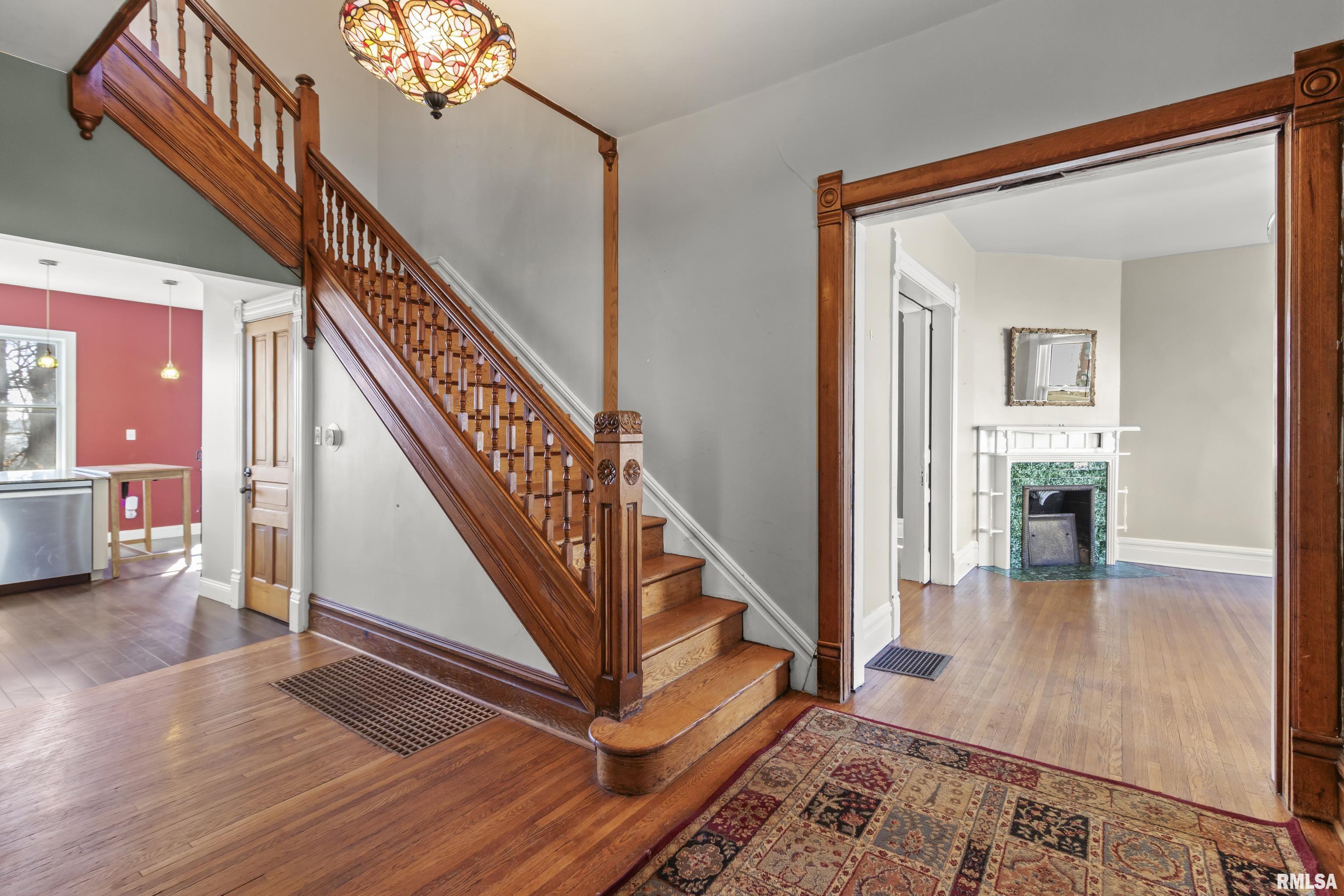 528 West High Street Peoria, IL 61606 - Photo 6 of 54