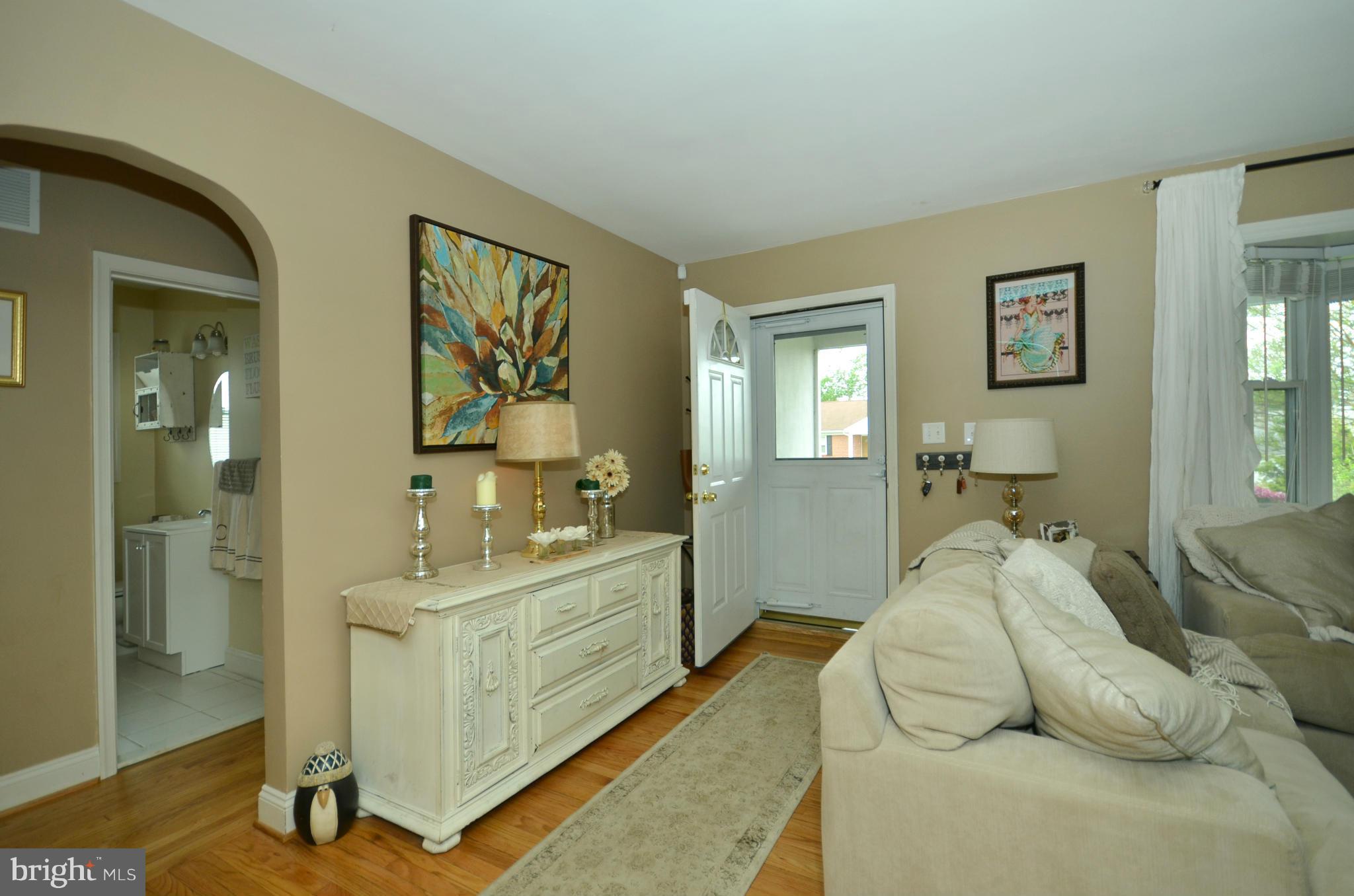 4 Gorsuch Road Lutherville-Timonium, MD 21093 - Photo 4 of 24 LIVING ROOM