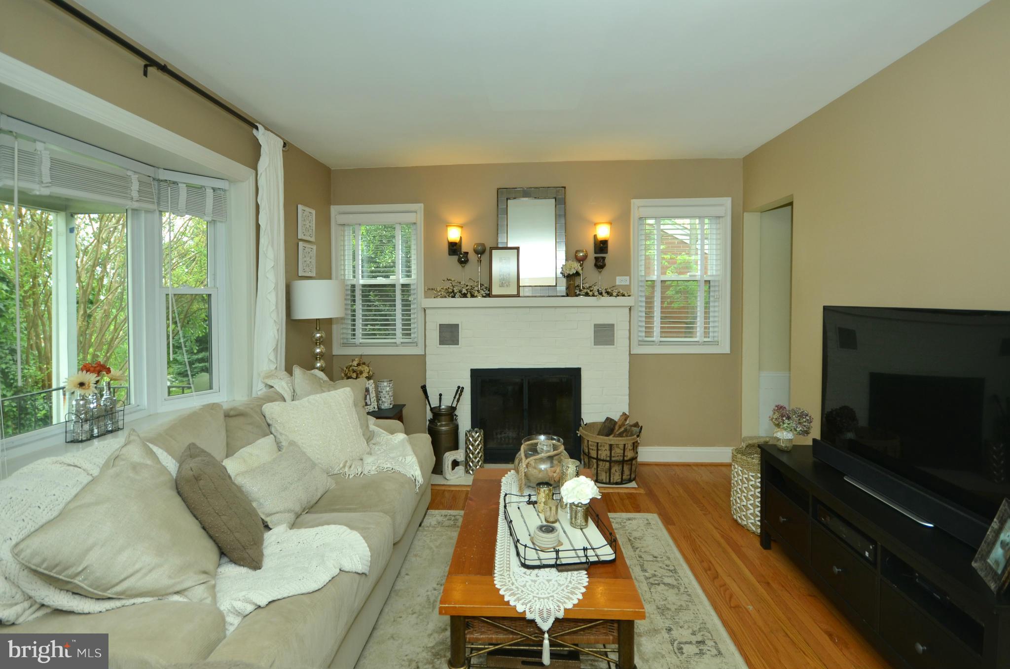 4 Gorsuch Road Lutherville-Timonium, MD 21093 - Photo 5 of 24 LIVING ROOM