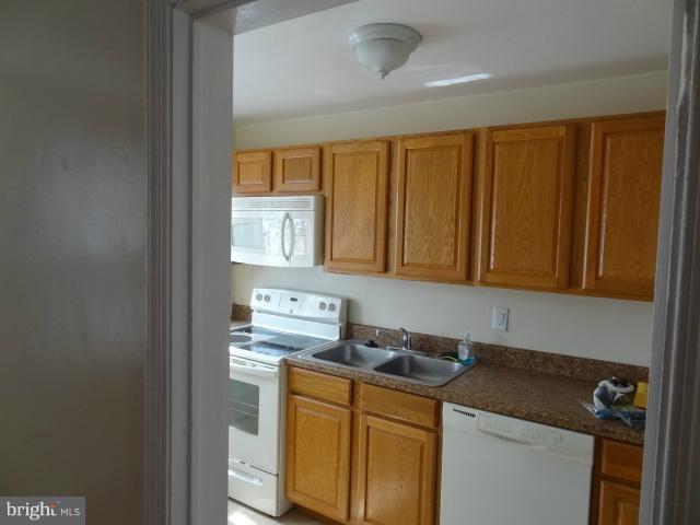 4307 Eldone Road Baltimore, MD 21229 - Photo 3 of 20