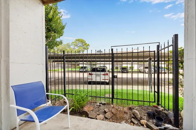 $1,400 | 2425 Augusta Drive, Unit 7, Houston, TX 77057