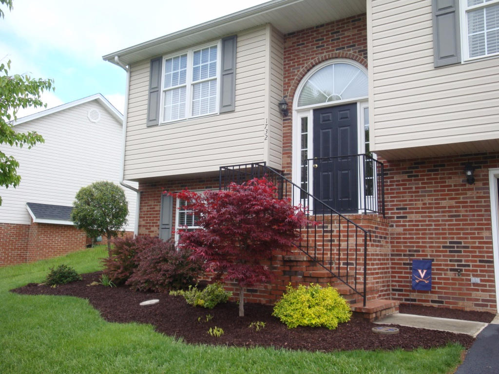 1732 Meadows Road Vinton, VA 24179 - Photo 2 of 32 a front view of house with yard