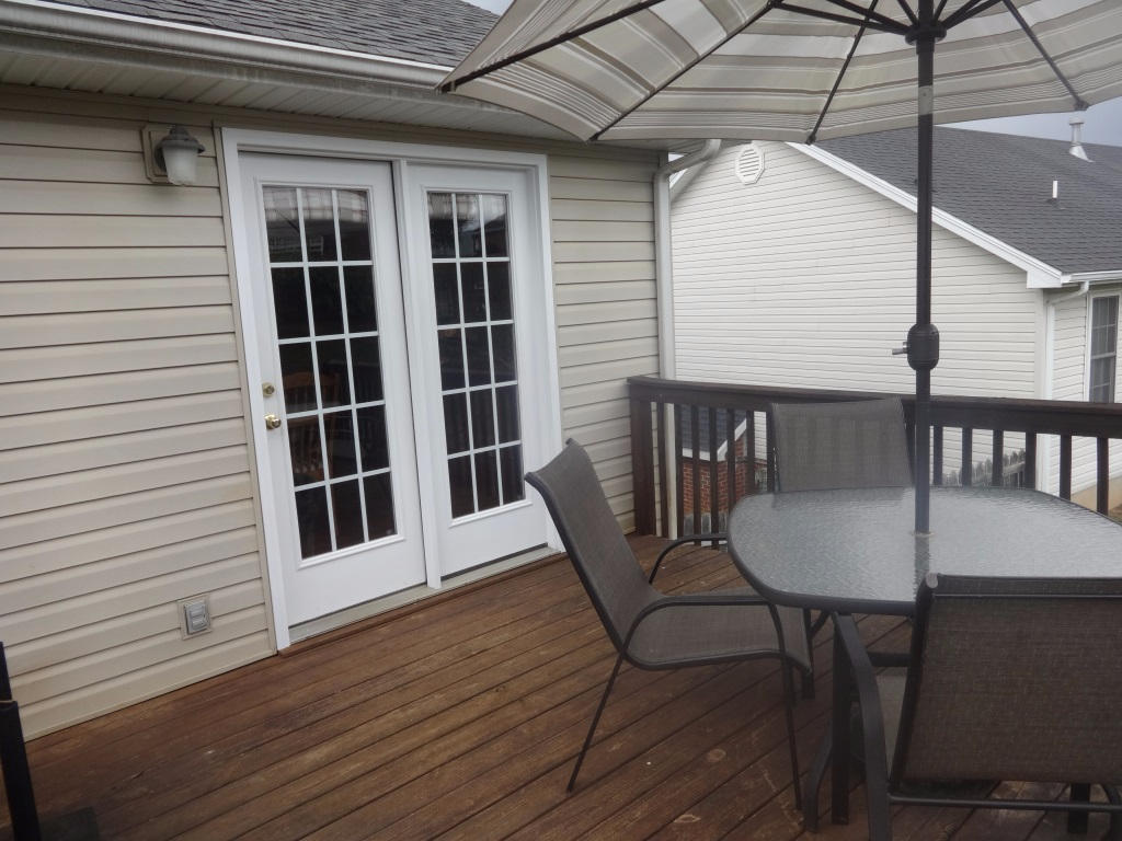 1732 Meadows Road Vinton, VA 24179 - Photo 22 of 32 a balcony with table and chairs