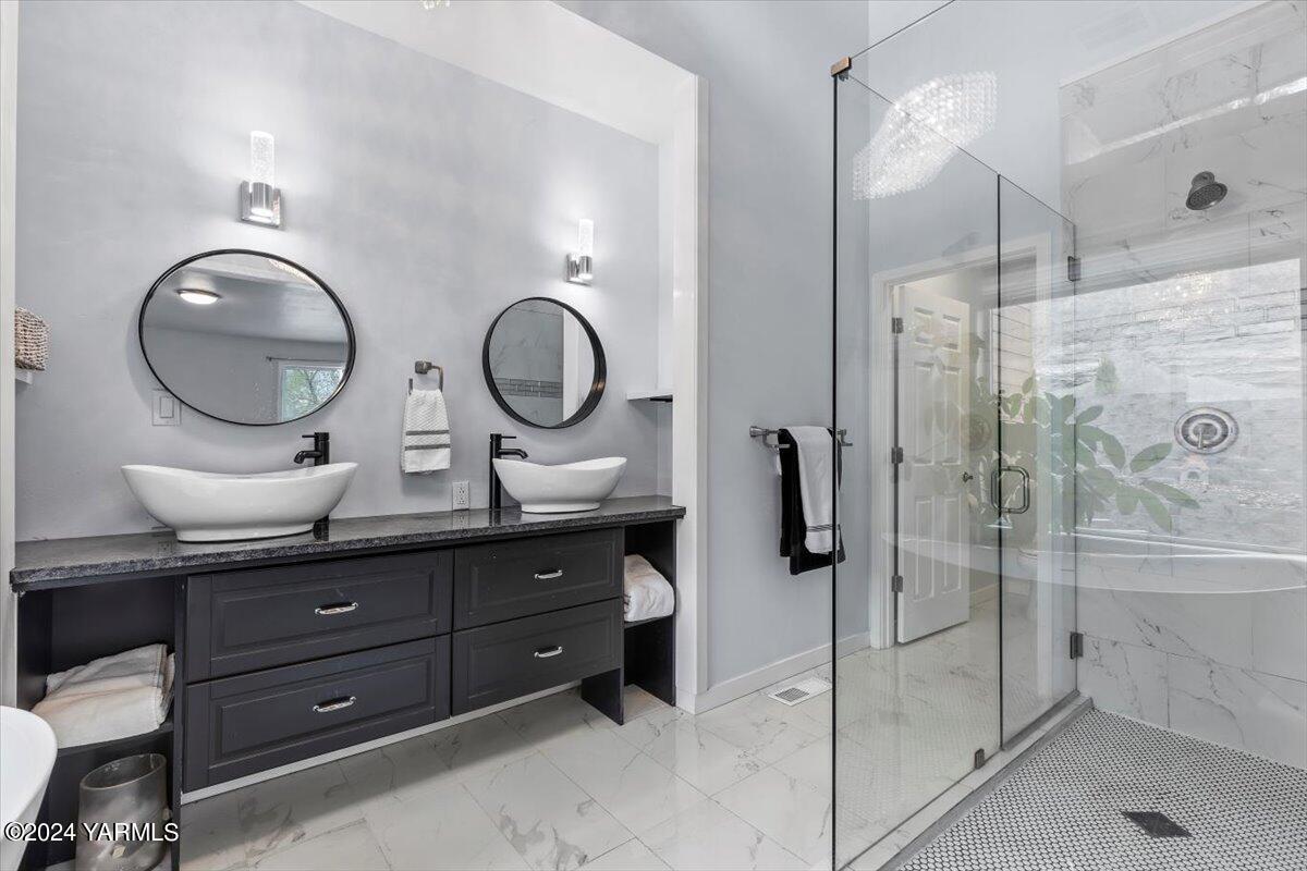 925 Goodlander Circle Selah, WA 98942 - Photo 19 of 37 a bathroom with a double vanity sink mirror and shower