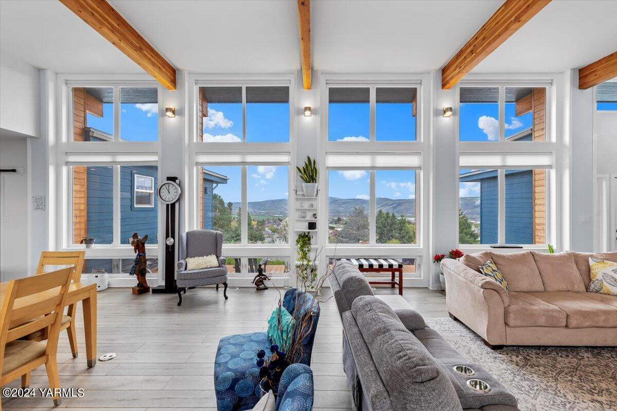925 Goodlander Circle Selah, WA 98942 - Photo 4 of 37 a living room with furniture large windows and wooden floor