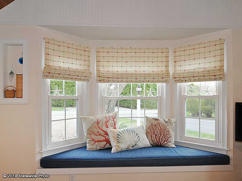 45 Maywood Road Narragansett, RI 02882 - Photo 5 of 25 Living Room.