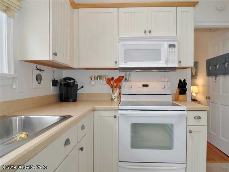 45 Maywood Road Narragansett, RI 02882 - Photo 8 of 25 Kitchen.