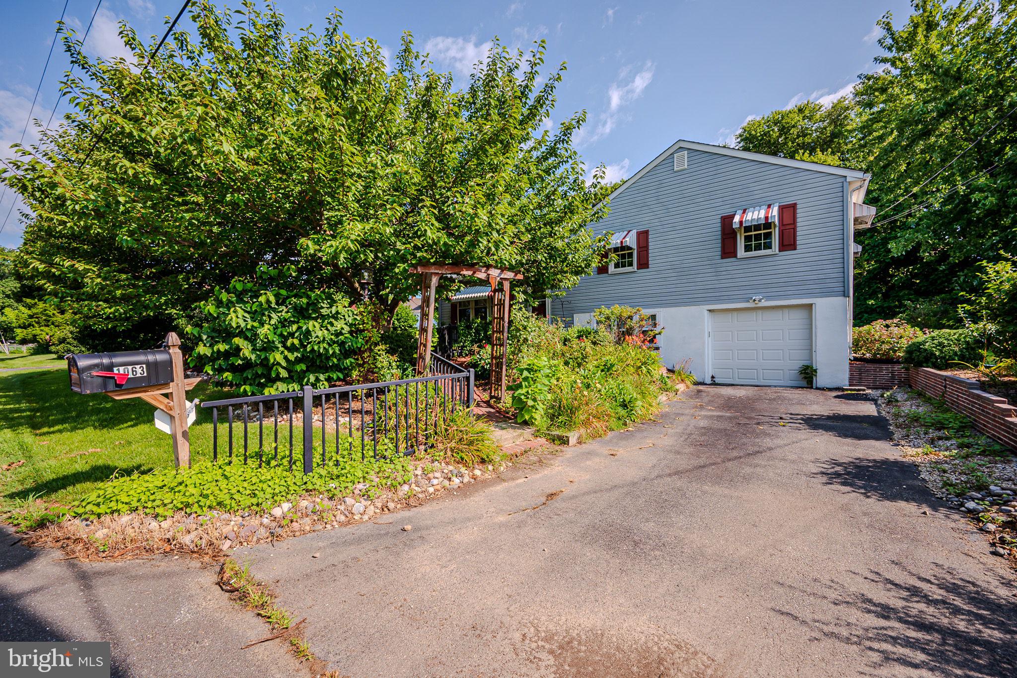 1063 Bayview Road Middletown, DE 19709 - Photo 4 of 40 One care garage