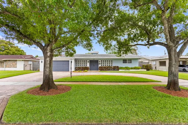 $679,999 | 5281 Southwest 4th Court, Plantation, FL 33317