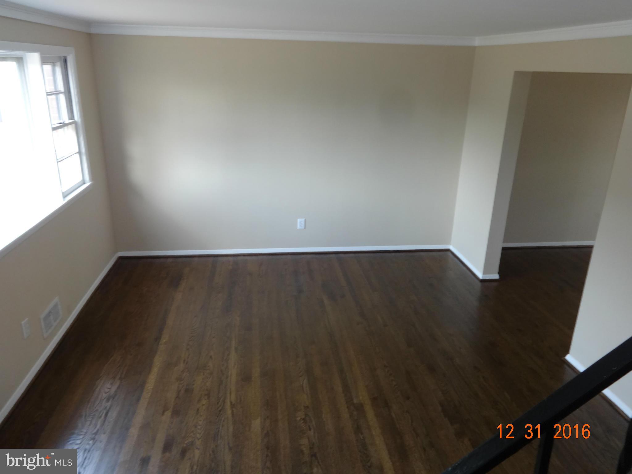 6203 Robin Hill Road Baltimore, MD 21207 - Photo 2 of 9 Living Room