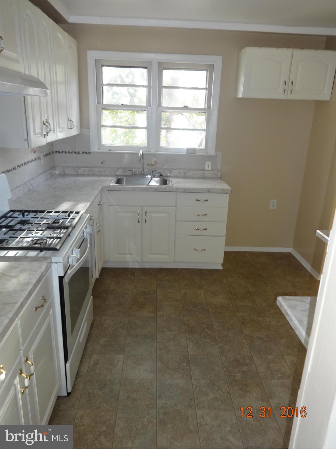 6203 Robin Hill Road Baltimore, MD 21207 - Photo 4 of 9 Kitchen