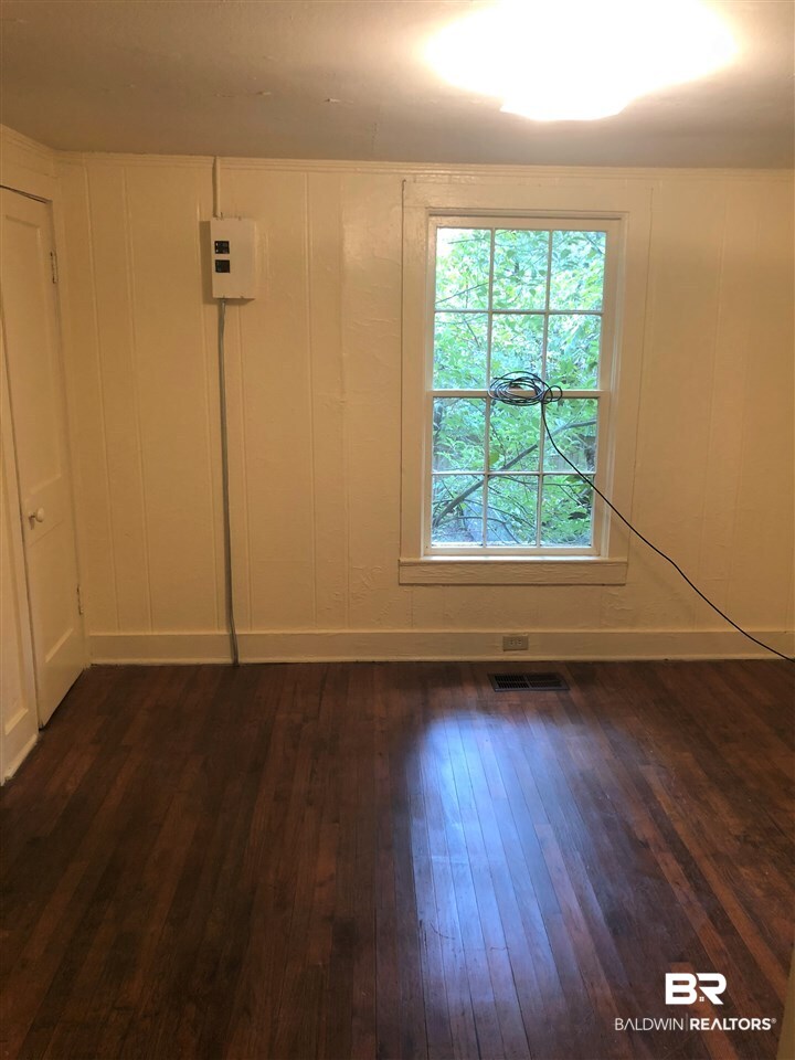 1704 Laurel Street Mobile, AL 36604 - Photo 7 of 8 Garage apartment 2nd Bedroom