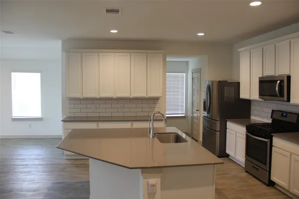 $2,300 | 8206 Precious Passing Way, Rosharon, TX 77583