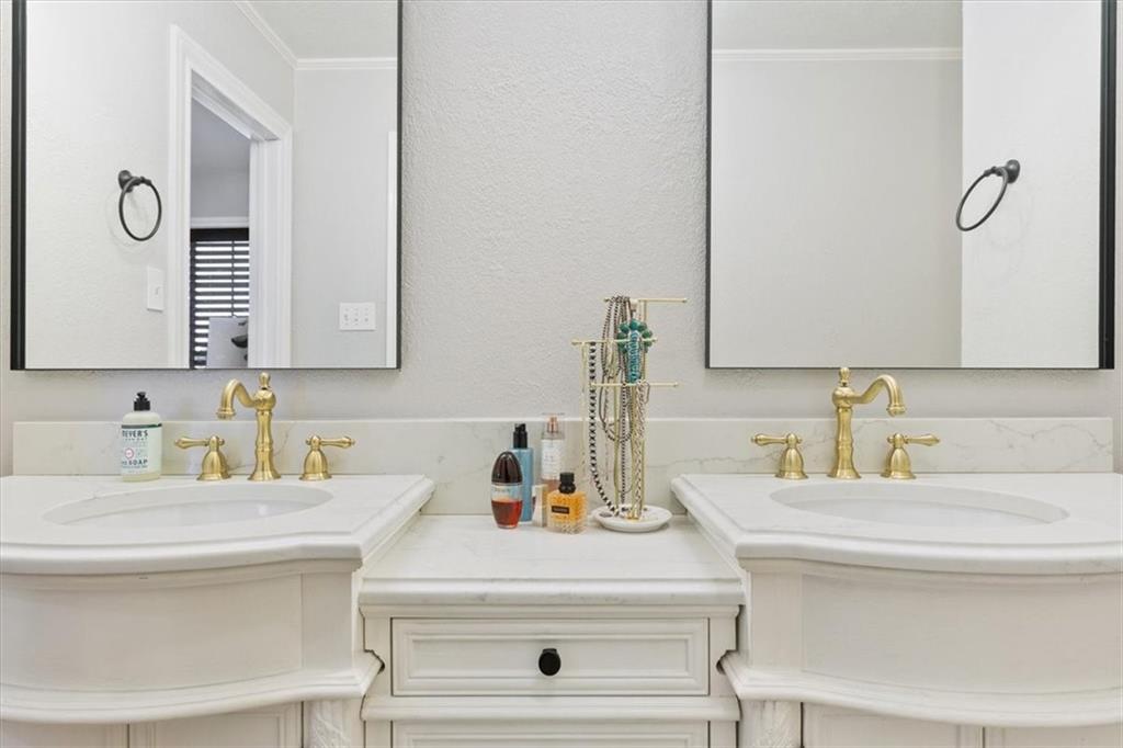 347 Howe Hill Road Lorena, TX 76655 - Photo 14 of 38 a bathroom with a sink and a mirror