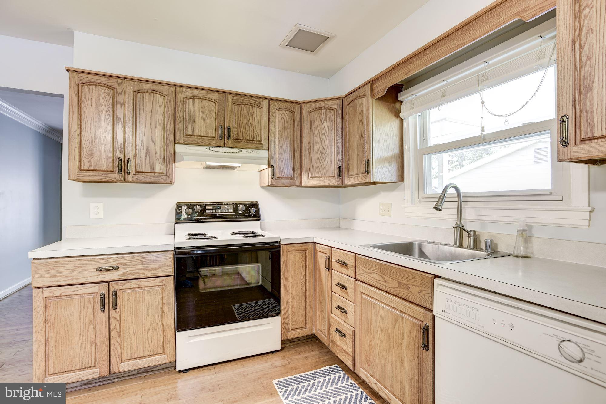 305 South Irving Road Sterling, VA 20164 - Photo 13 of 37 Kitchen