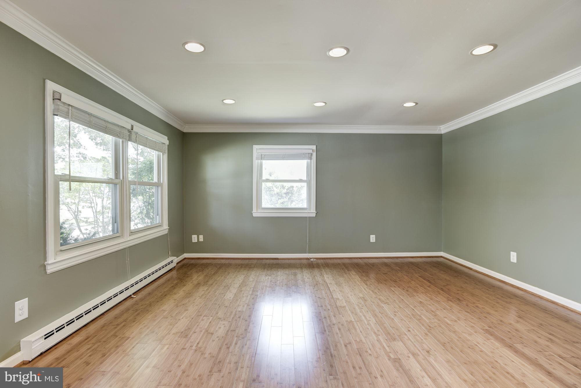 305 South Irving Road Sterling, VA 20164 - Photo 3 of 37 Living Room