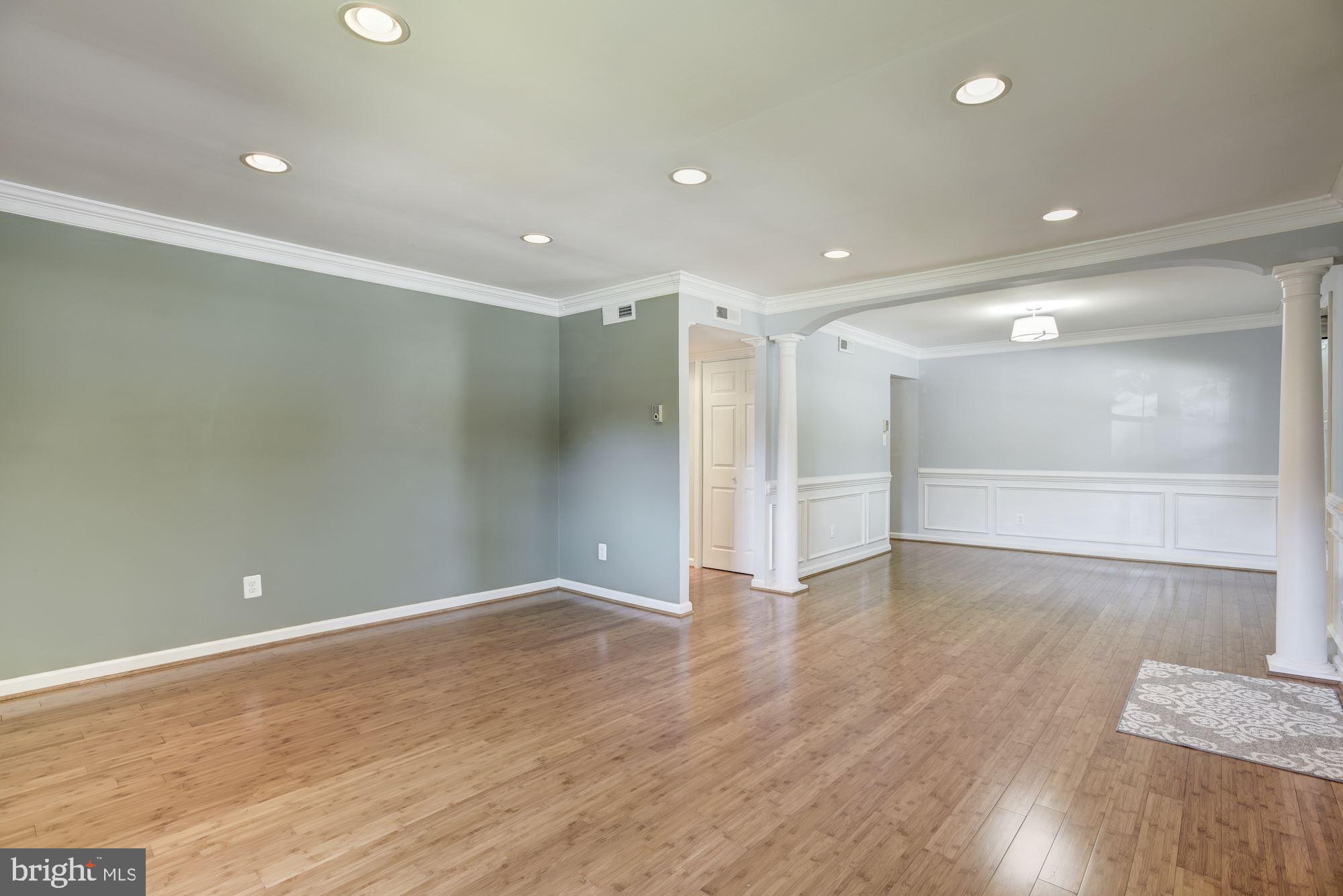 305 South Irving Road Sterling, VA 20164 - Photo 5 of 37 Living Room
