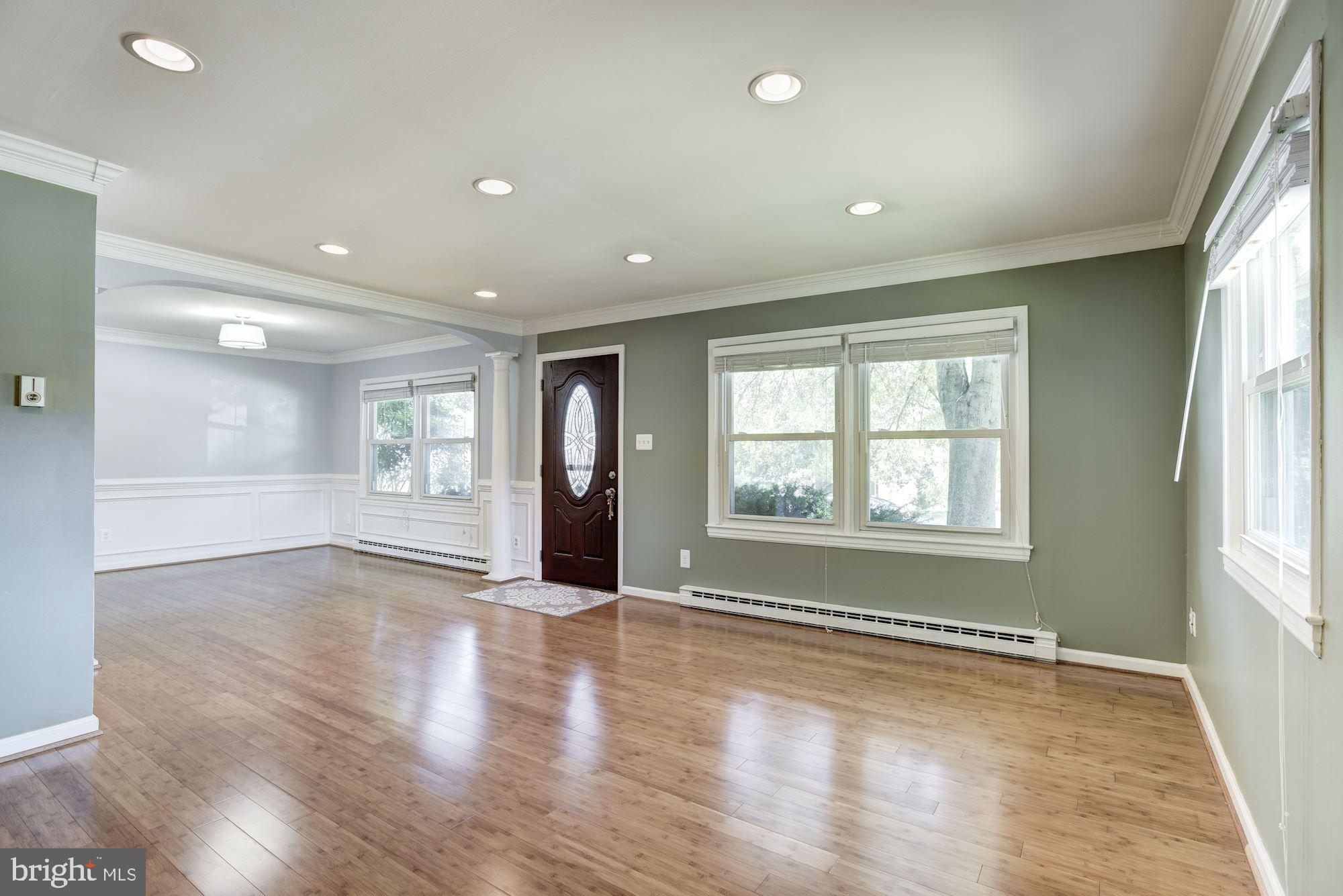 305 South Irving Road Sterling, VA 20164 - Photo 10 of 37 Living Room