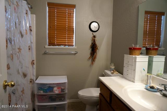 4467 North Harwick Road Prescott Valley, AZ 86314 - Photo 18 of 27 guest bath
