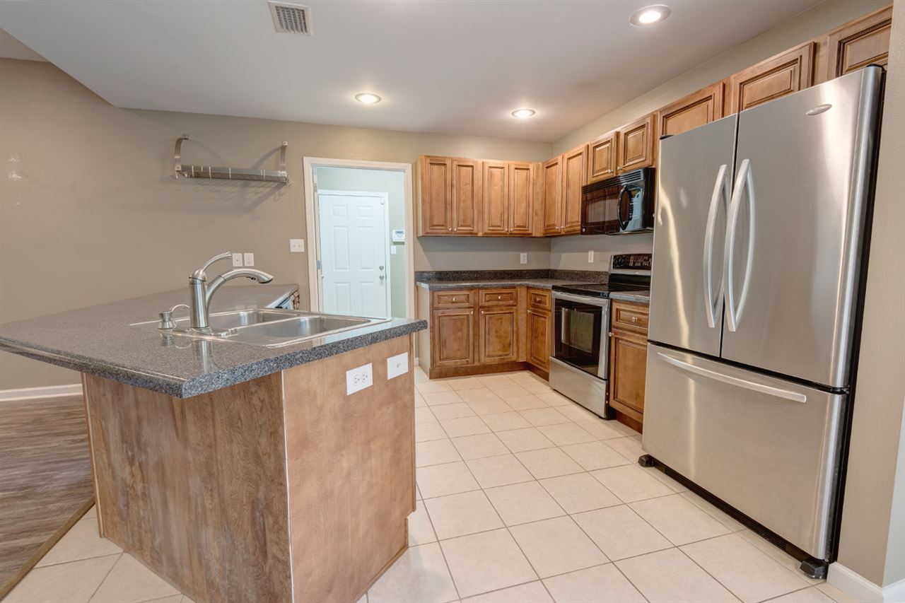 14611 Silveroaks Loop Silverhill, AL 36576 - Photo 11 of 24 SS Refrigerator