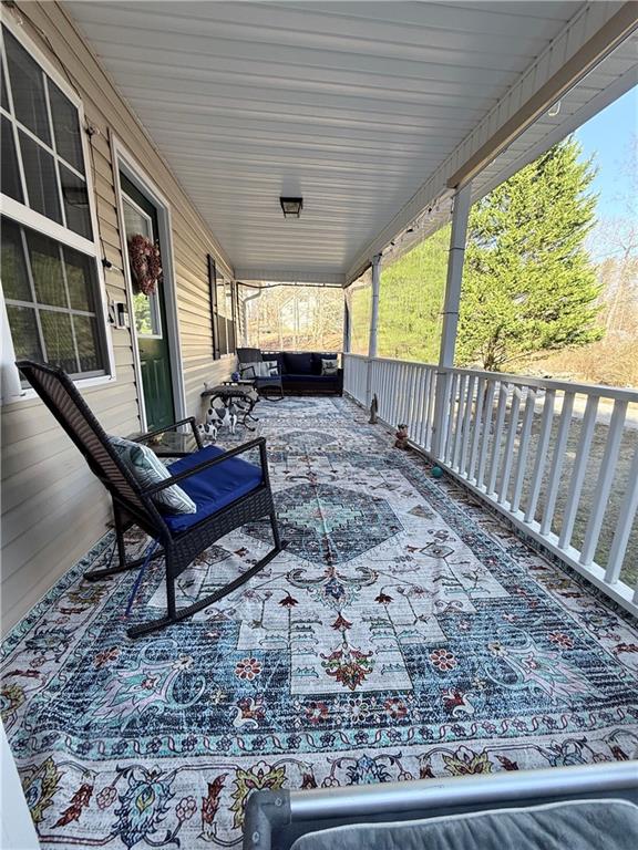 218 Eden Woods Clarkesville, GA 30523 - Photo 35 of 35 a living room with furniture
