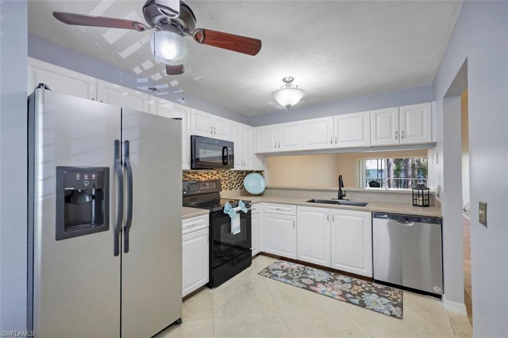 spacious Eat in Kitchen