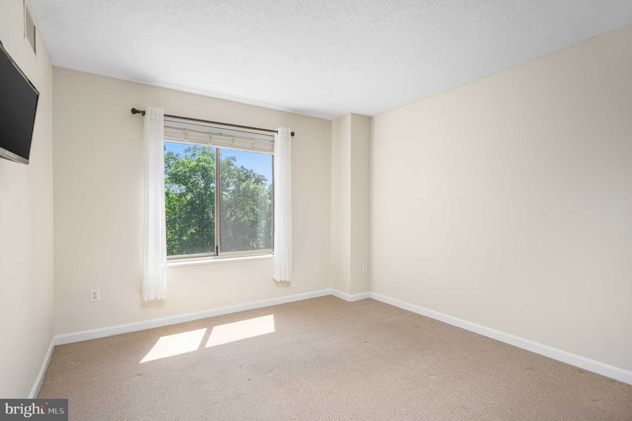 19385 Cypress Ridge Terrace, Unit 519 Leesburg, VA 20176 - Photo 16 of 43 Onwer's Bedroom