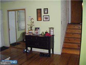 2750 East County Line Road Hatboro, PA 19040 - Photo 5 of 11 Living Room
