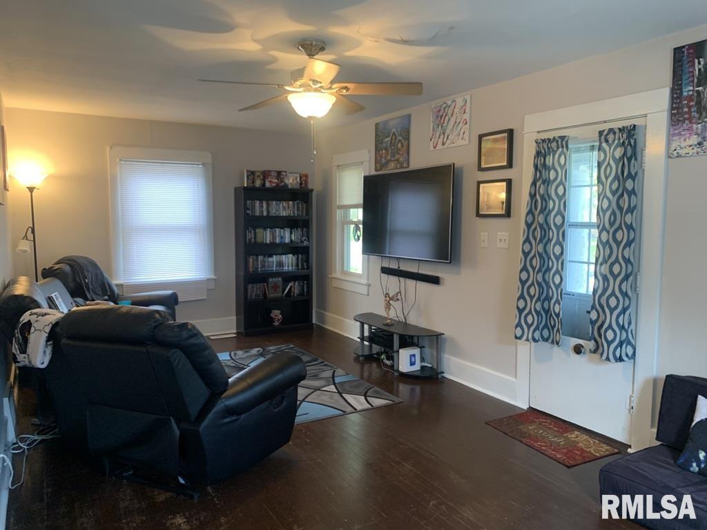2353 South 6th Street Springfield, IL 62703 - Photo 3 of 36