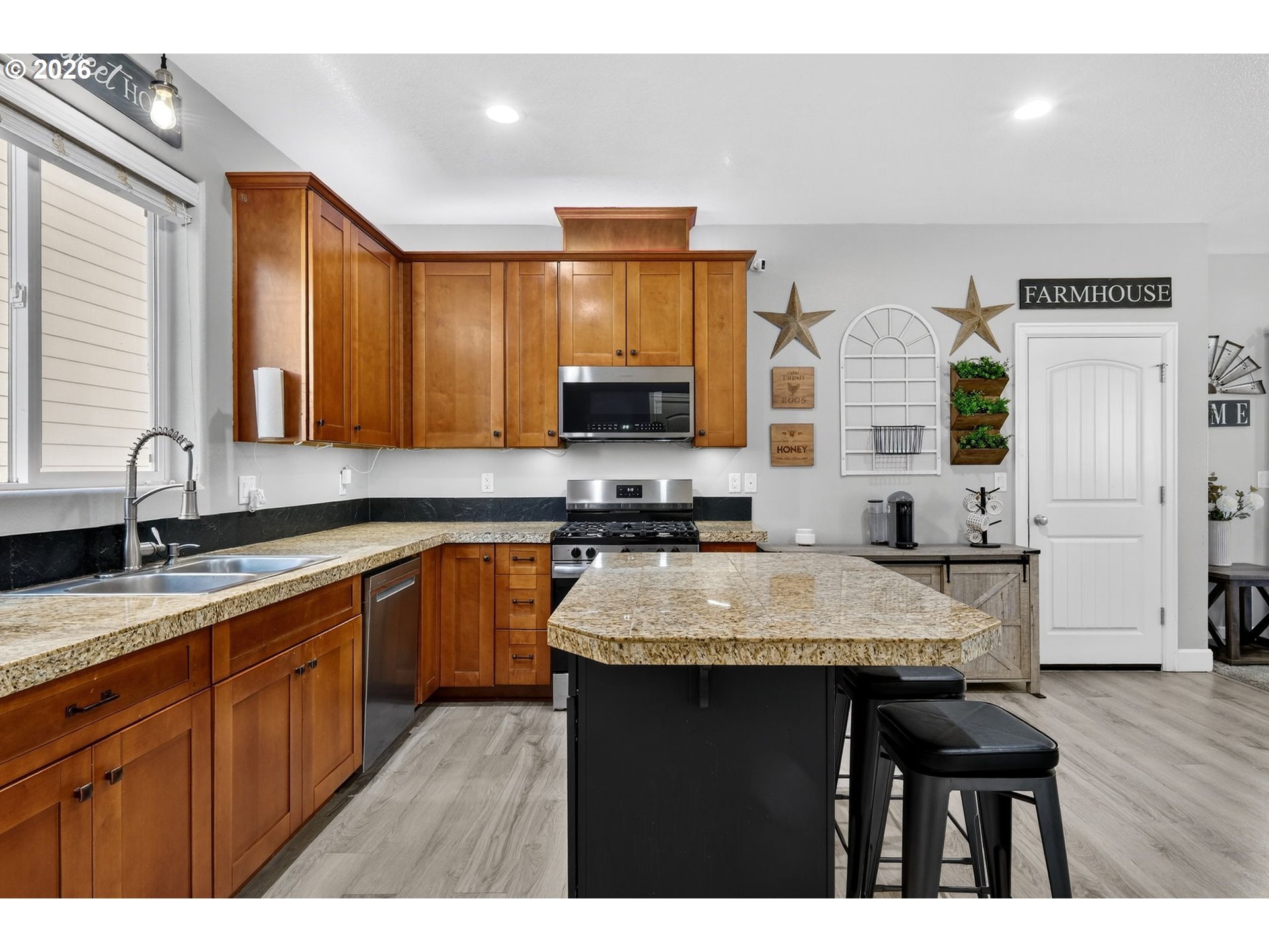 19135 Southeast Village Boulevard Sandy, OR 97055 - Photo 15 of 43 a kitchen with a sink stove and refrigerator