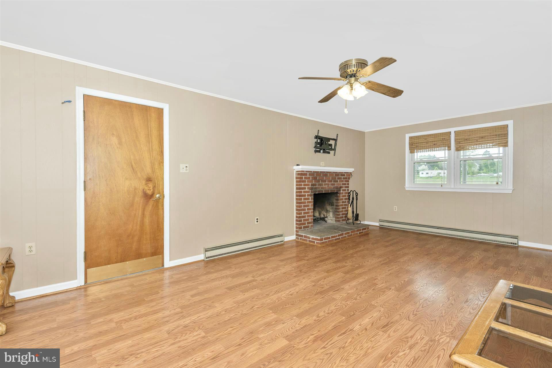18111 Beallsville Road Poolesville, MD 20837 - Photo 24 of 29 Family Room