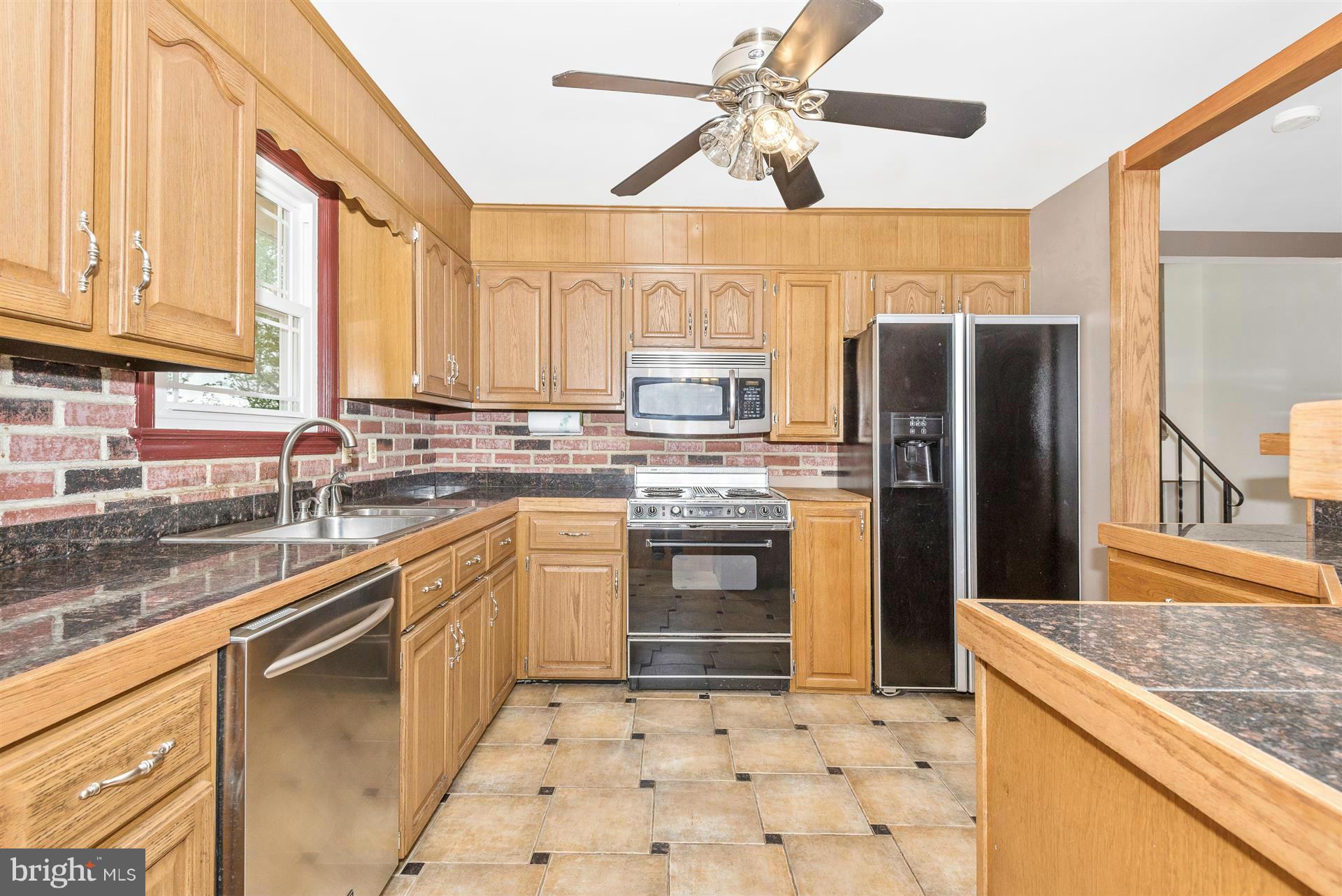 18111 Beallsville Road Poolesville, MD 20837 - Photo 10 of 29 Kitchen