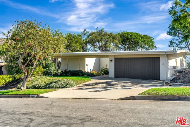 $2,995,000 | 3444 Cloudcroft Drive, Malibu, CA 90265