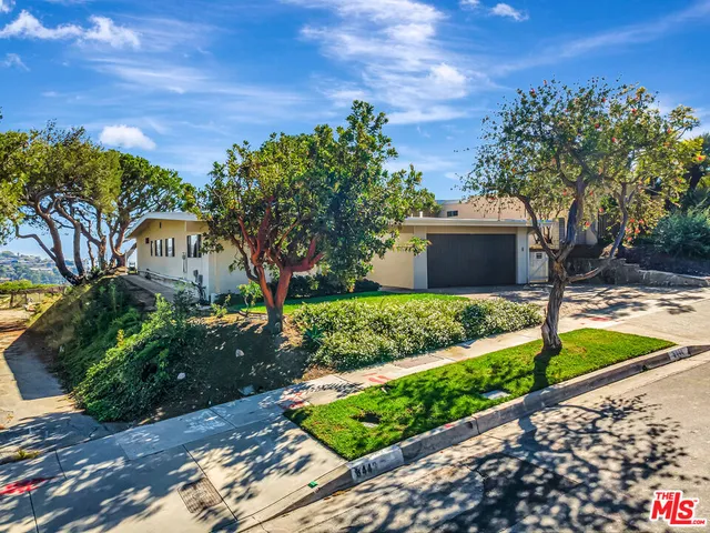 $2,995,000 | 3444 Cloudcroft Drive, Malibu, CA 90265
